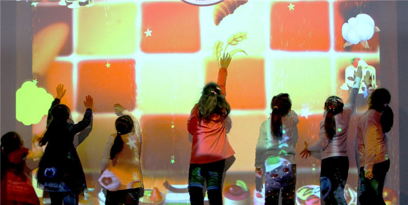 展廳設計中互動墻投影的優勢插圖(1) 展廳設計中互動墻投影的優勢插圖(1)