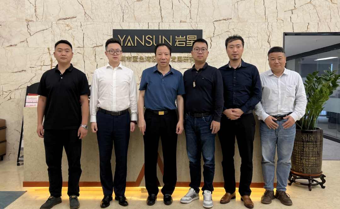 深圳市企業(yè)聯(lián)合會(huì)康永魁執(zhí)行會(huì)長一行蒞臨巖星指導(dǎo)交流插圖 圖片